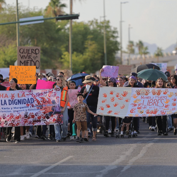 Marchan familiares y colectivos feministas para exigir justicia por niñas y madre asesinadas en Hermosillo: “Nos faltan Meredith, Medelyn, Karla y Margarita”
