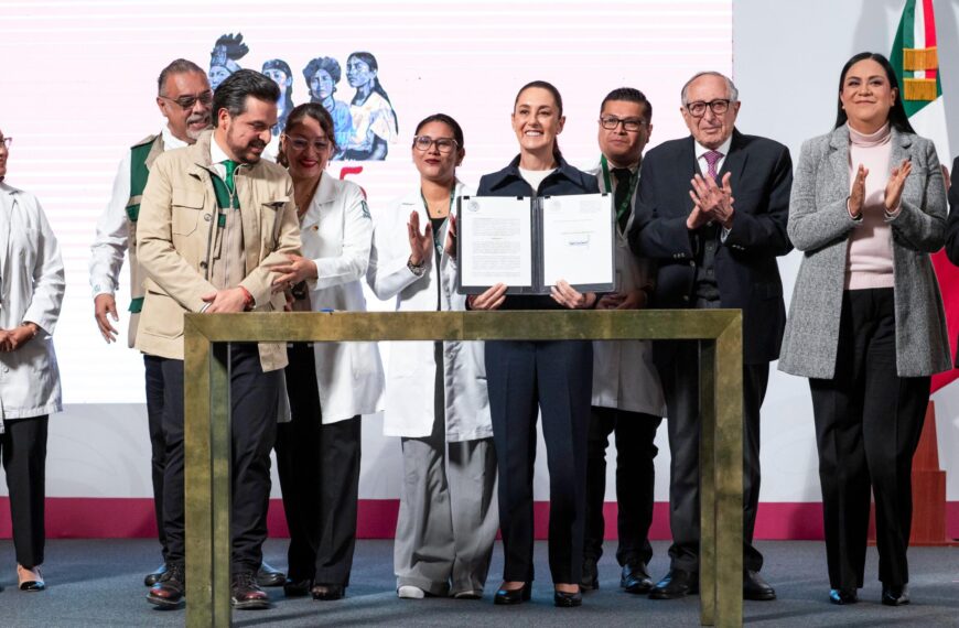 Claudia Sheinbaum firma decreto para incorporar hospitales rurales al IMSS y garantizar atención médica universal