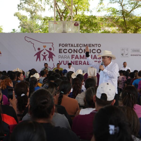 Alfonso Durazo entrega apoyos a familias vulnerables en Navojoa y refrenda su compromiso con los principios de Morena