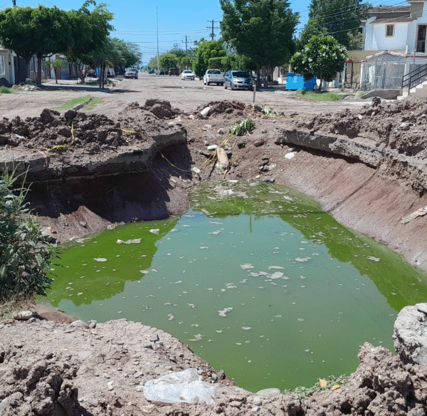 Vecinos de Navojoa denuncian socavones y obras inconclusas de OOMAPASN