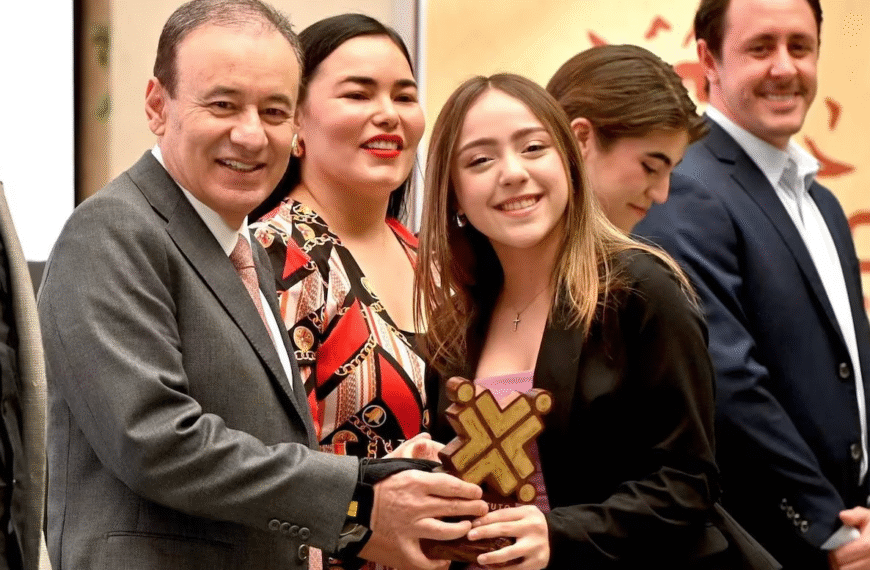 Eleva Alfonso Durazo a 120 mil pesos el estímulo del Premio Estatal de la Juventud 2025