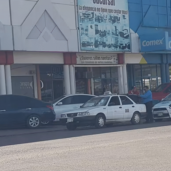 Taxistas tapan baches en Ciudad Obregón y casi son multados: “Es el colmo”