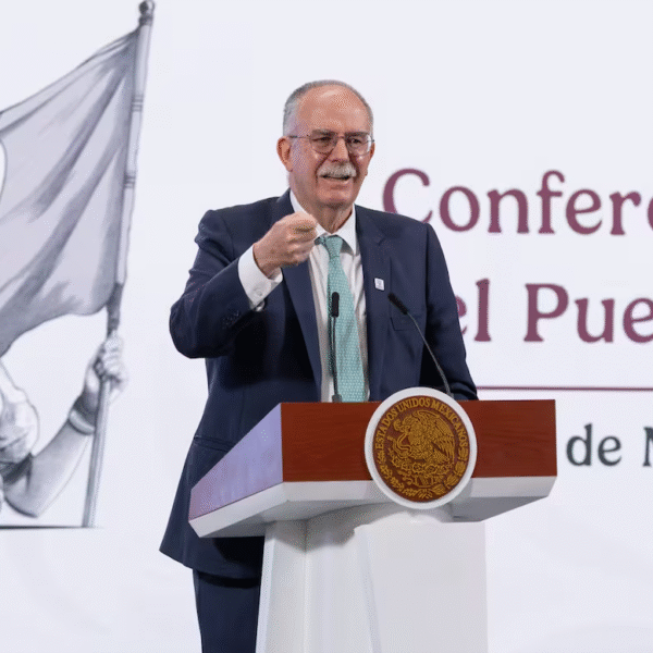 México y EU acuerdan plan para erradicar el gusano barrenador y reactivar exportaciones de ganado; inversión en planta de moscas estériles en Chiapas