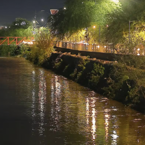 Canales de Hermosillo alcanzaron su máxima capacidad tras intensas lluvias; autoridades llaman a extremar precauciones