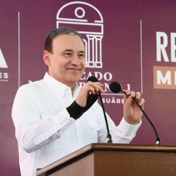 Gobernador Alfonso Durazo informa a pobladores de Ures sobre beneficios de la construcción de presas
