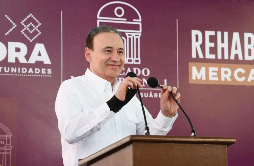 Gobernador Alfonso Durazo informa a pobladores de Ures sobre beneficios de la construcción de presas