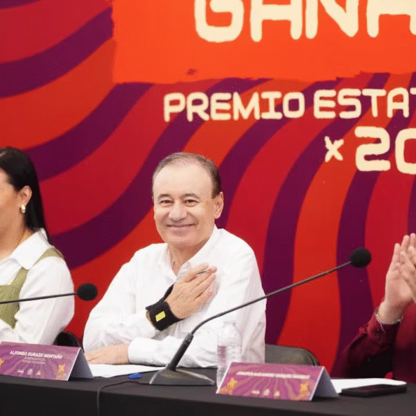 Premia el Gobernador Alfonso Durazo a los ganadores del Premio Estatal de la Juventud 2024
