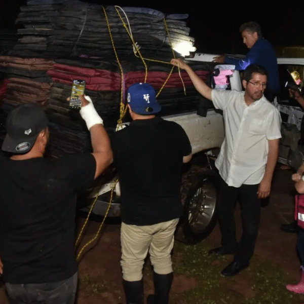 Lleva alcalde apoyo a familias de Bacabachi tras impacto por lluvias