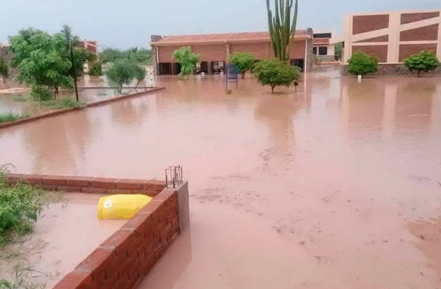 Se inunda la Universidad Indígena Benito Juárez de Masiaca tras intensas lluvias; suspenden clases toda la semana