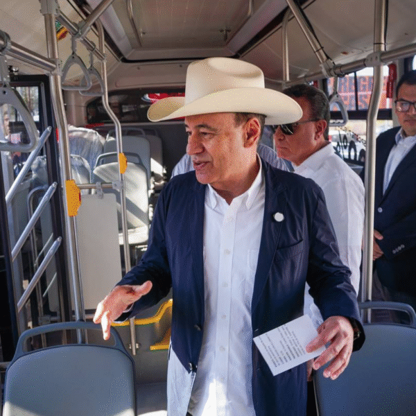 Entrega Gobernador Durazo camiones urbanos a once municipios de Sonora