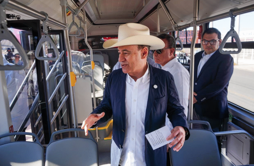 Entrega Gobernador Durazo camiones urbanos a once municipios de Sonora