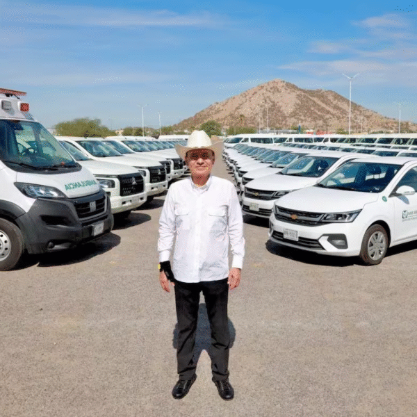 Apoyo histórico en salud para Sonora: gobernador Durazo entrega ambulancias y vehículos para ampliar atención médica