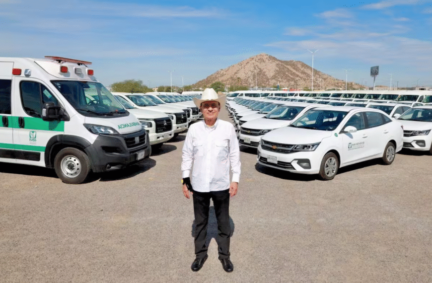 Apoyo histórico en salud para Sonora: gobernador Durazo entrega ambulancias y vehículos para ampliar atención médica