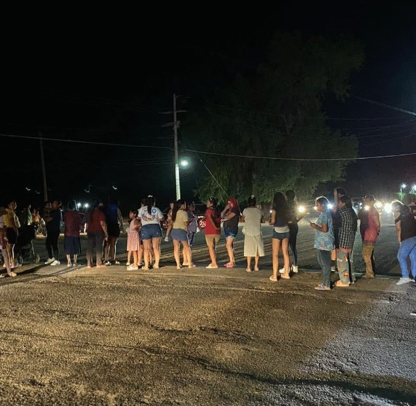 Desesperación en Etchojoa: colonos bloquean carretera por falta de luz eléctrica