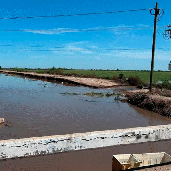 Inician tandeos de agua en Huatabampo para evitar colapso en drenajes
