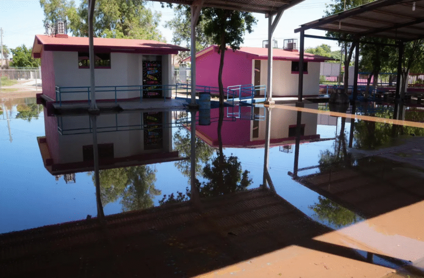 Dos escuelas de Navojoa resultan afectadas por inundaciones tras el paso de “Lorena”