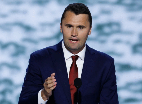 Quién era Charlie Kirk, el comentarista conservador y aliado de Trump asesinado de un disparo en una universidad en Utah