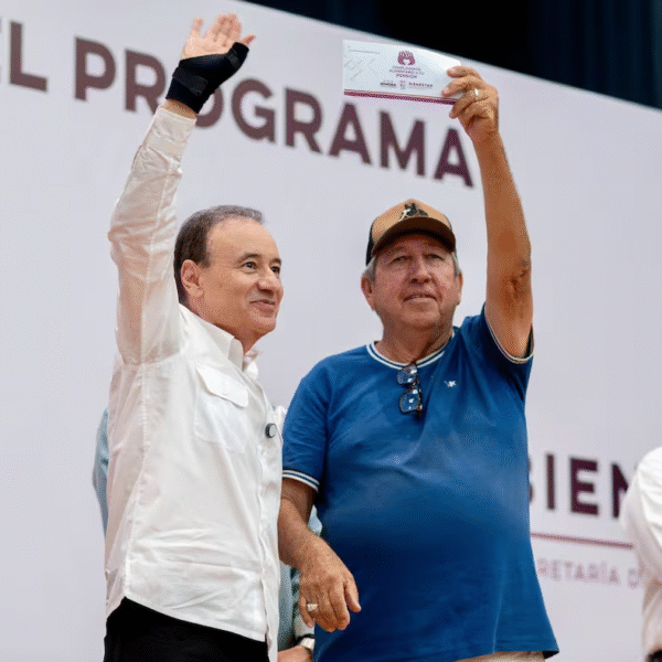 Durazo cumple con jubilados municipales