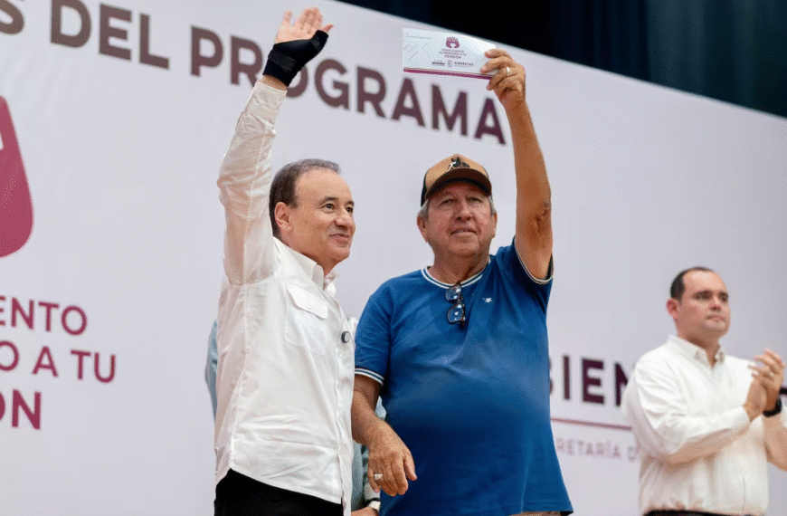 Durazo cumple con jubilados municipales