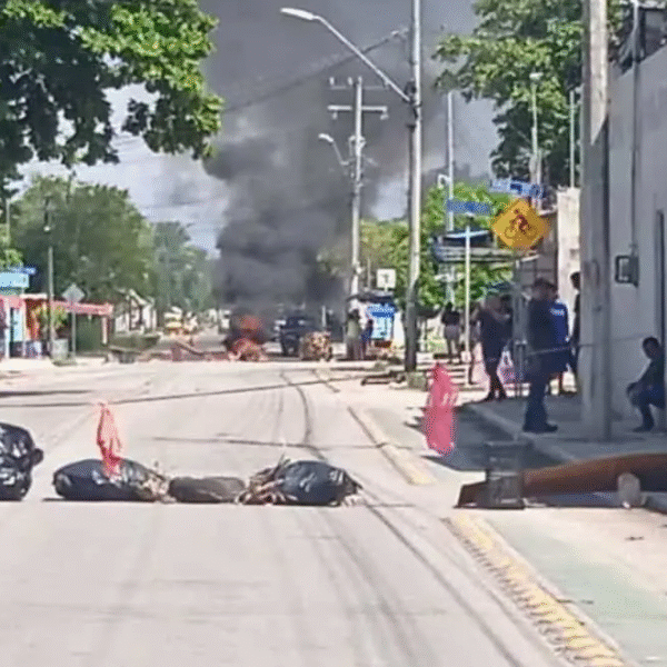 Vecinos de Mérida bloquean calles tras megapagón