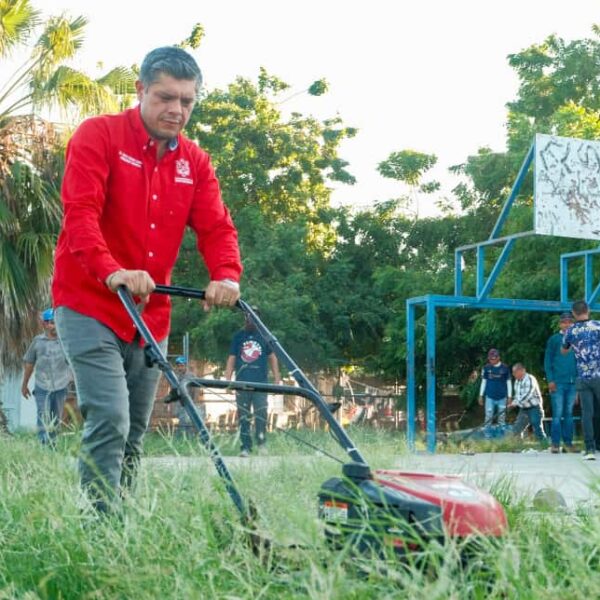 Realiza Gobierno de Huatabampo limpieza en parques de la colonia Pascual Orozco