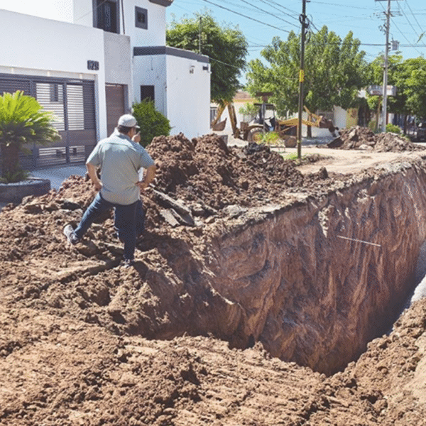 Avanza obra de drenaje en calle Mayo de Obregón