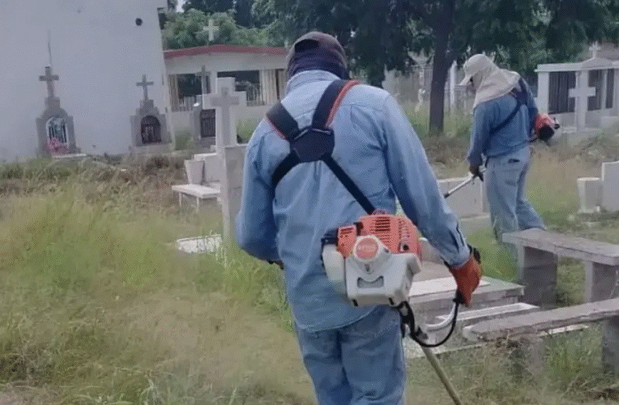 Inicia limpieza de panteones en Navojoa para el Día de Muertos