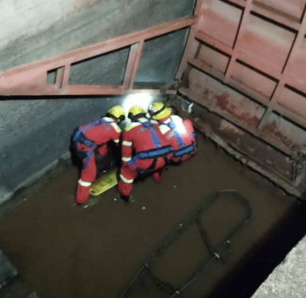 Bomberos alertan por caídas en canales Navojoa