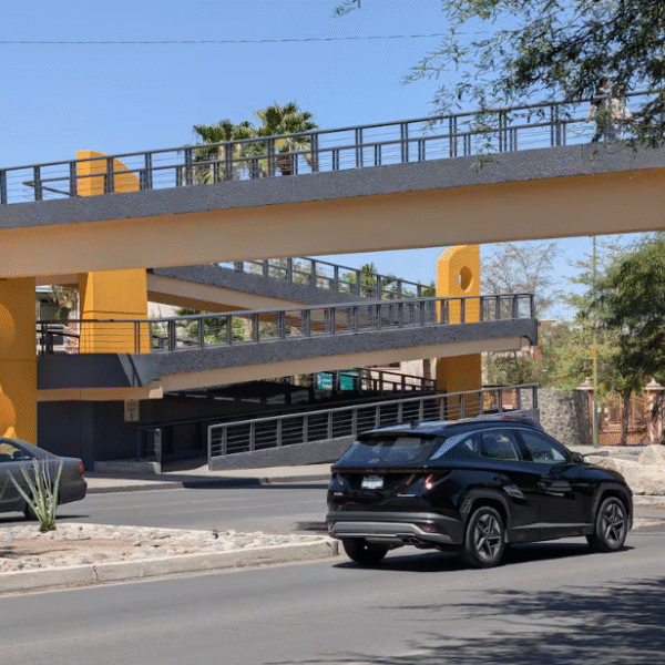 Estudiante de la Unison resulta atropellado frente al campus