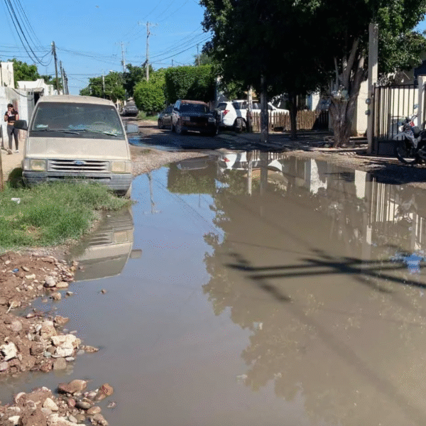 Familias de Misioneros viven entre aguas negras en Navojoa