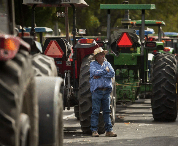 Bloqueos de transportistas y agricultores paralizan la CDMX