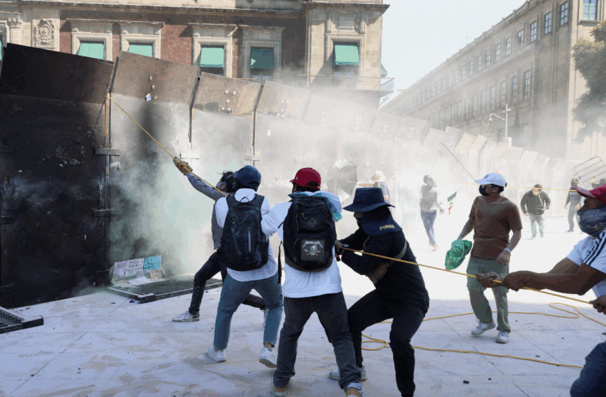 FGJCDMX detiene a 18 tras marcha juvenil