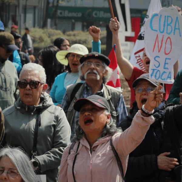 Manifestantes exigen a México mantener apoyo a Cuba