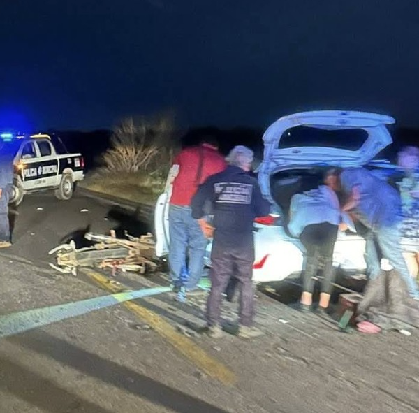 Choque entre moto y auto deja un lesionado en Etchojoa