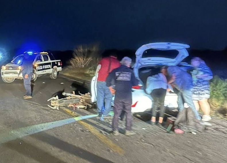 Choque entre moto y auto deja un lesionado en Etchojoa