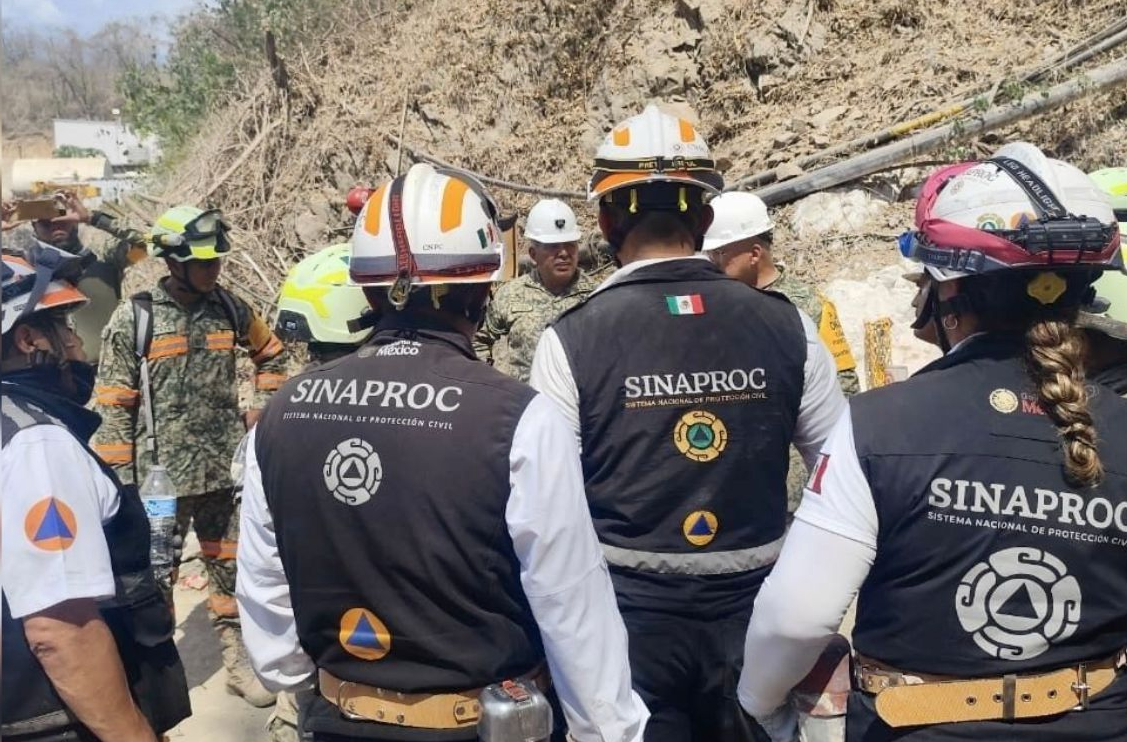 Rescatan con vida a uno de los cuatro mineros atrapados en Sinaloa