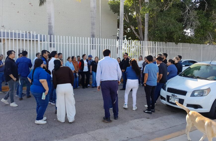 Madre desata tensión y frena clases en Cobach Navojoa; docentes exigen solución