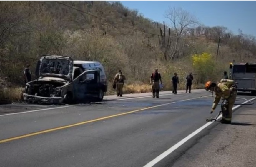 Se incendia camión de valores en carretera Navojoa-Álamos; moviliza a bomberos y genera largas filas