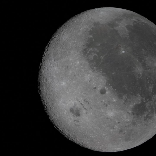Artemis II supera récord del Apolo 13 como misión tripulada más alejada de la Tierra