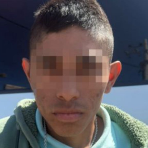 Detienen a padre por amarrar a sus hijos de 4 años en Tijuana