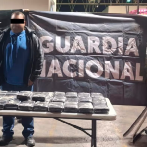 Chofer de tráiler es detenido en Hermosillo por transportar cocaína oculta en un cargamento de papayas