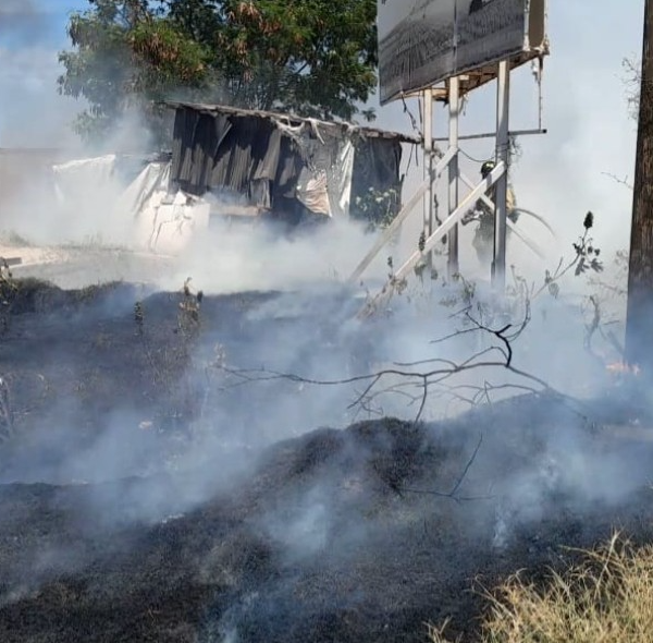 Sospechan de pirómano tras ola de incendios por carretera en Navojoa