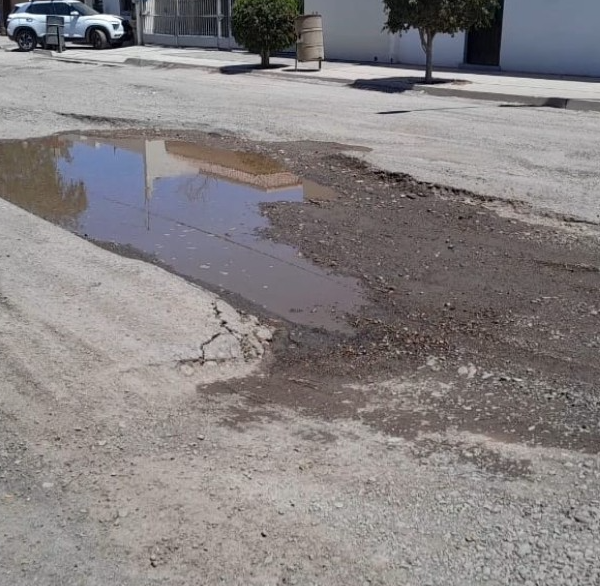 En Navojoa la calle Ferrocarril colapsa, ciudadanos demandan solución