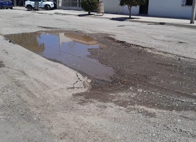 En Navojoa la calle Ferrocarril colapsa, ciudadanos demandan solución