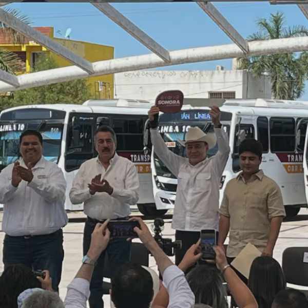 Gobernador Alfonso Durazo hace entrega de 15 nuevas unidades de transporte en Cajeme