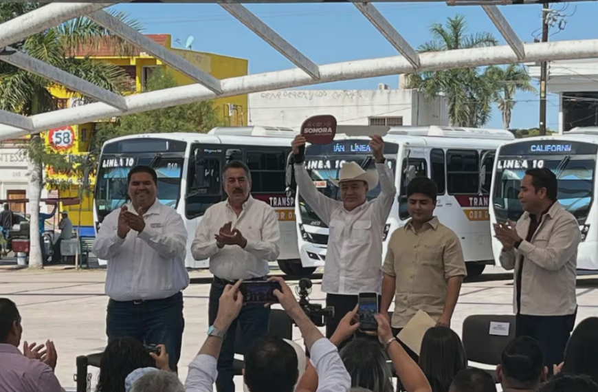 Gobernador Alfonso Durazo hace entrega de 15 nuevas unidades de transporte en Cajeme