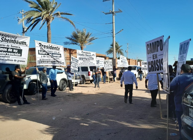 Agricultores y maestros se manifestaron en visita de Claudia Sheinbaum a Navojoa