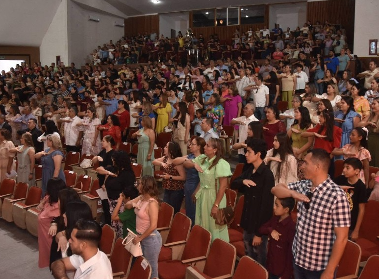 Reconocen a maestros por dos décadas formando generaciones en Navojoa