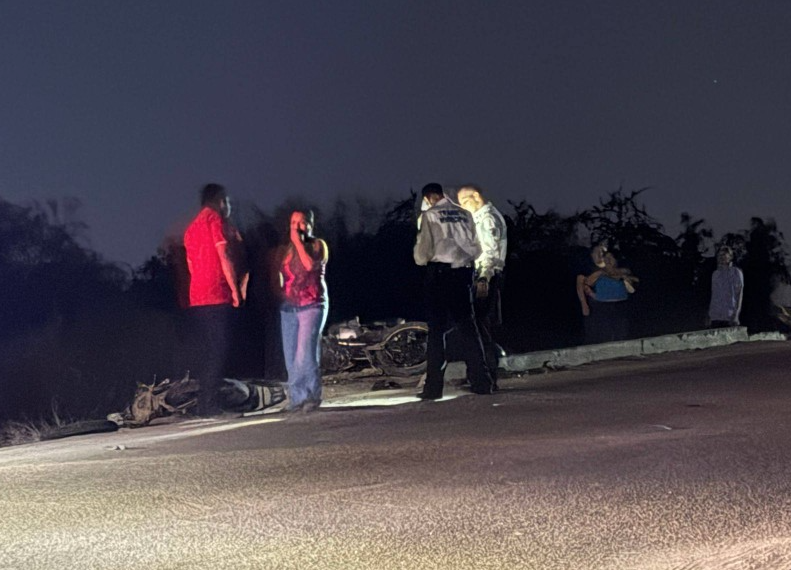 Brutal choque frontal entre motocicletas deja dos lesionados en Pueblo Viejo; uno de los conductores se reporta grave