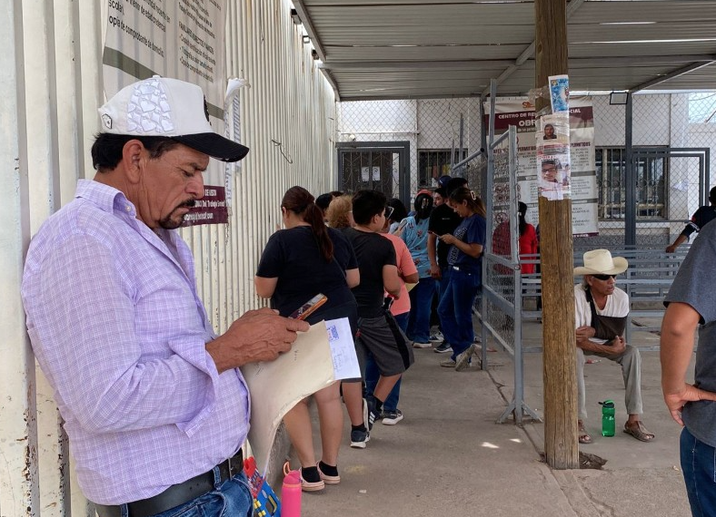 Familiares siguen sin respuestas tras motín en el penal de Obregón